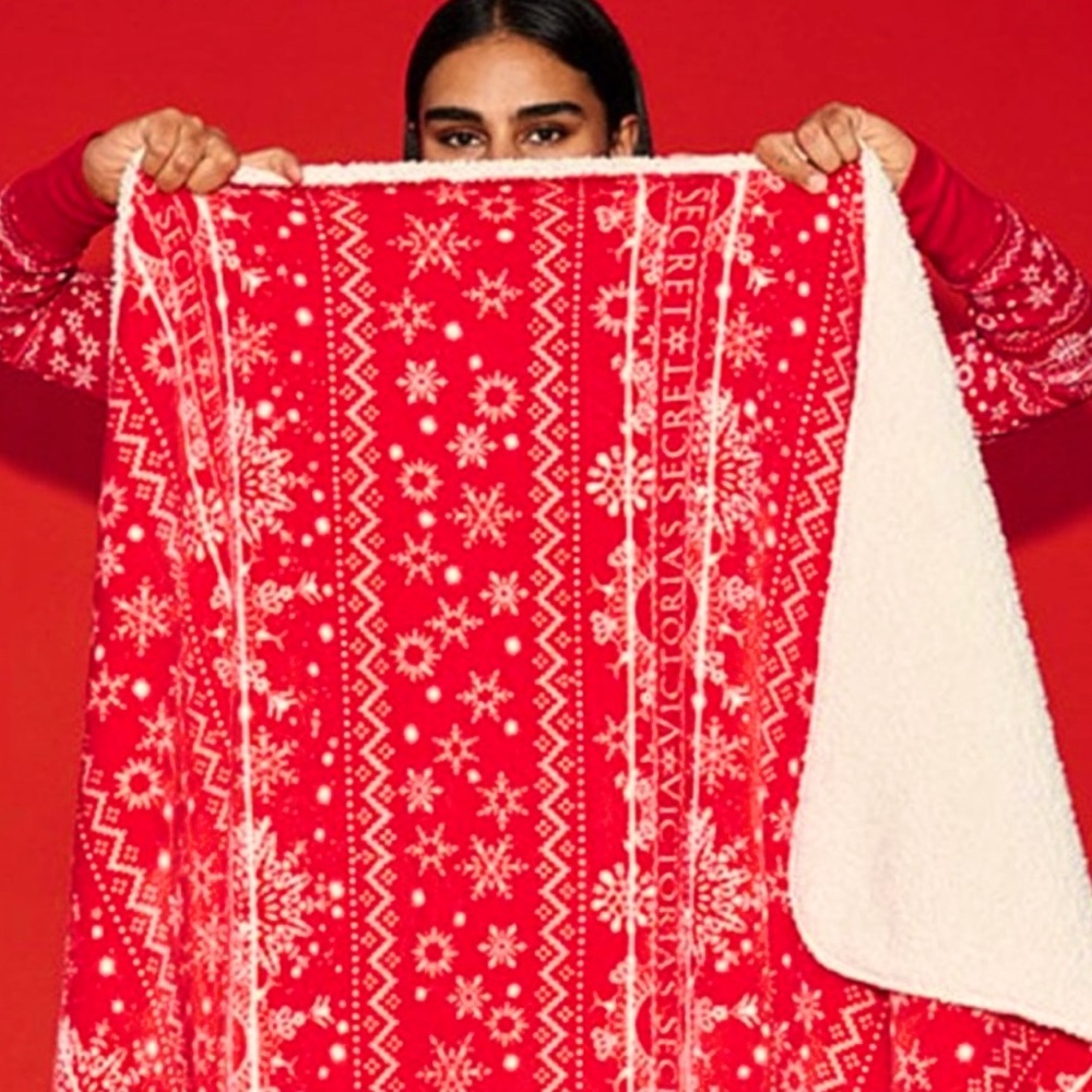 Sherpa fleece red blanket